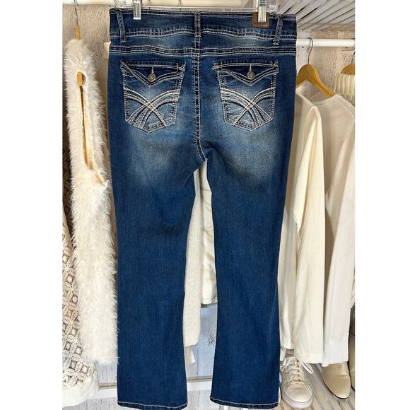 Wallflower Juniors Size 13 Luscious Curvy Fit 5 Pocket Bootcut Jeans #0230 - Picture 2 of 10